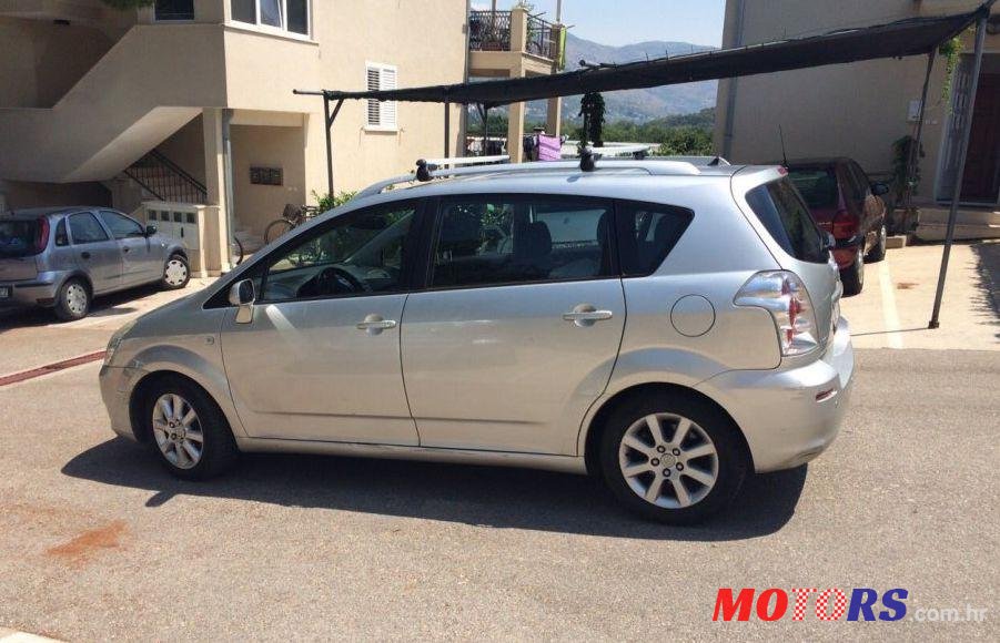2005' Toyota Verso 2.2D - 4D photo #2