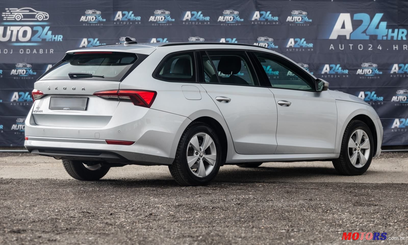 2021' Skoda Octavia Combi photo #2