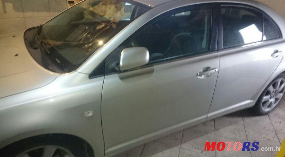 2004' Toyota Avensis 2,0 Vvt-I D4 Sol photo #2