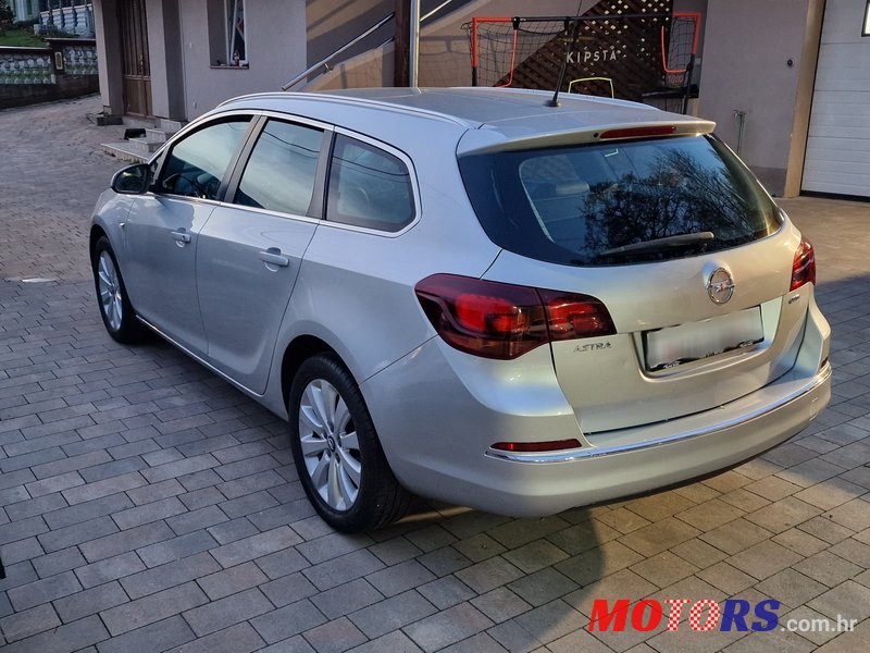 2014' Opel Astra Karavan photo #6
