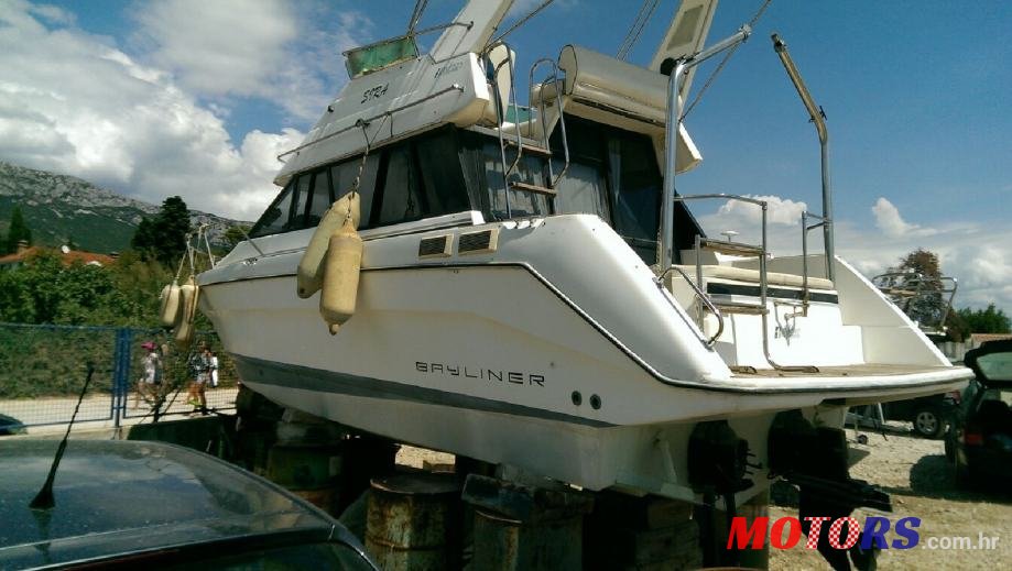 1992' Bayliner 3058 photo #1