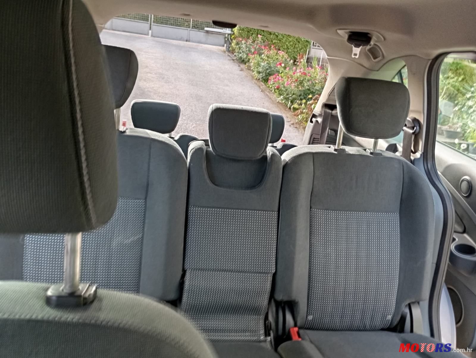 2012' Ford Grand C-MAX photo #5