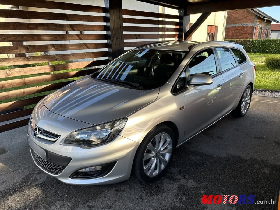 2014' Opel Astra Karavan photo #3