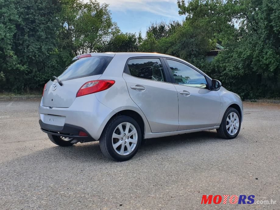 2013' Mazda 2 photo #1