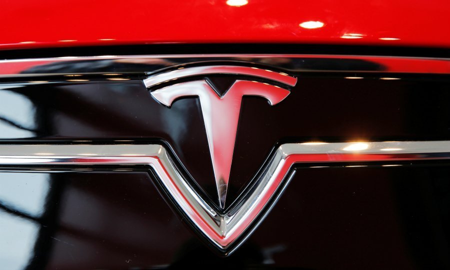 Tesla mora platiti 329 milijuna dolara odštete zbog smrtonosne nesreće s autopilotom
