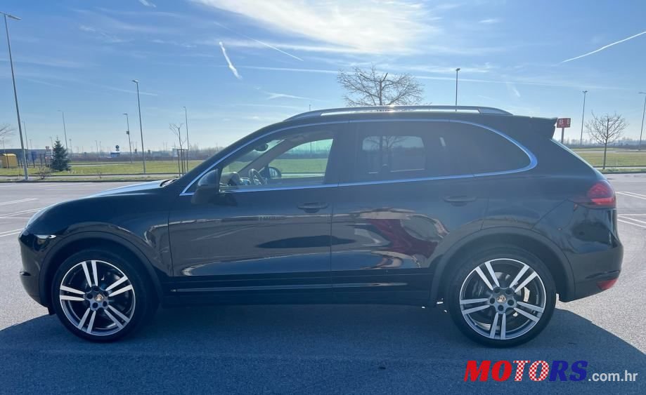 2013' Porsche Cayenne photo #5