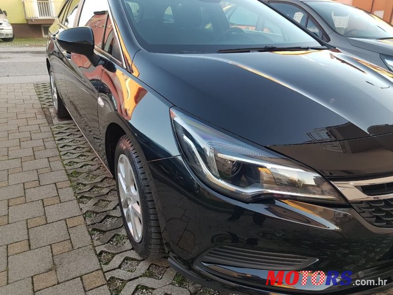 2017' Opel Astra Karavan photo #2