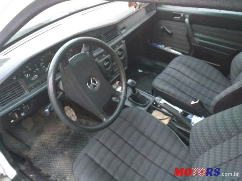 1990' Mercedes-Benz 190 2,0 photo #5