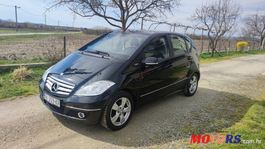 2011' Mercedes-Benz A-Klasa 160 photo #1