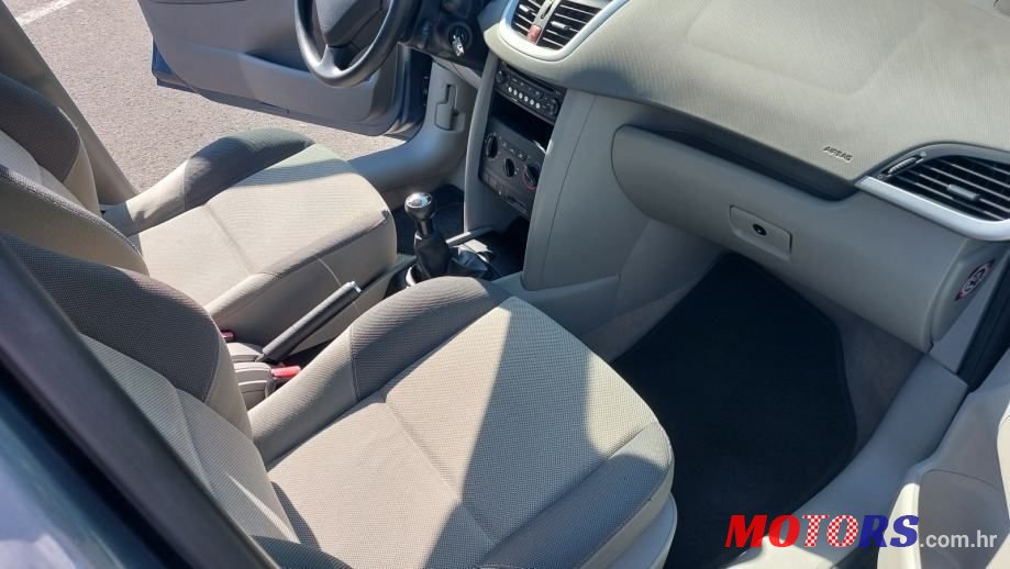 2006' Peugeot 207 1,4 Hdi photo #6