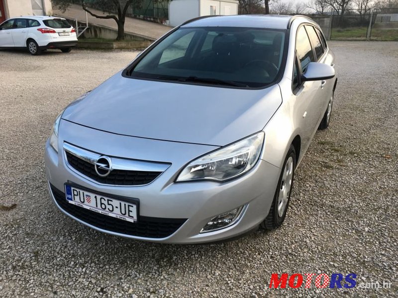 2011' Opel Astra Karavan photo #1