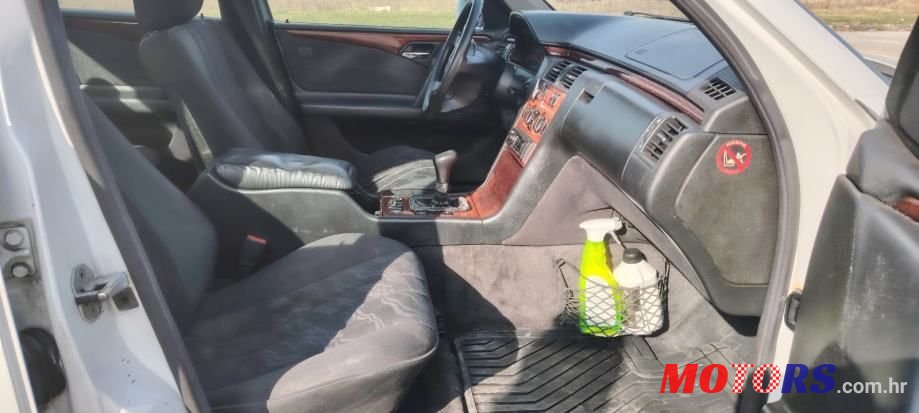 1999' Mercedes-Benz E-Klasa 220 Classic photo #4