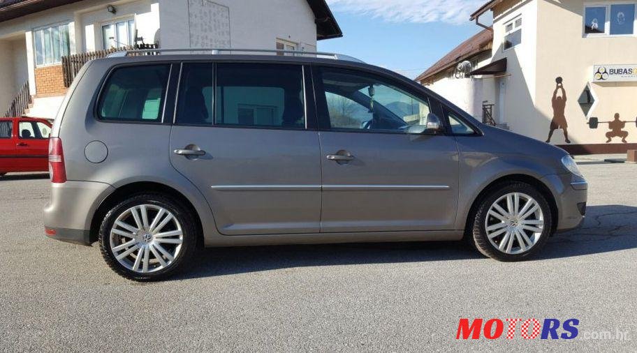 2007' Volkswagen Touran 2,0 Tdi photo #2