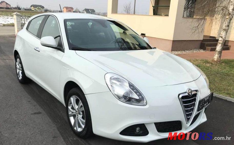 2013' Alfa Romeo Giulietta photo #1