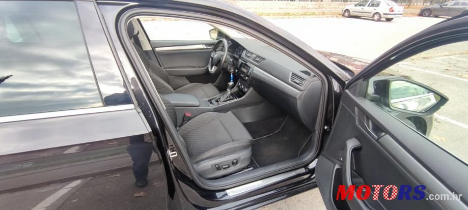 2016' Skoda Superb Combi photo #2