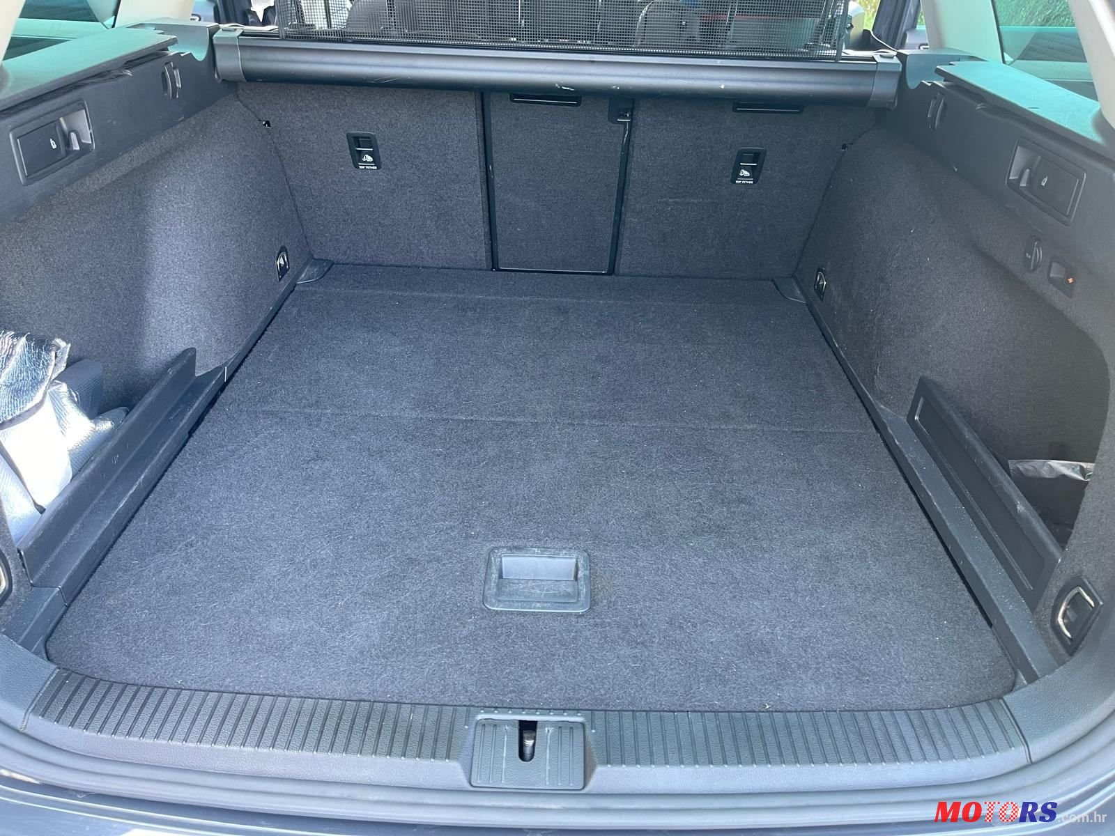 2016' Volkswagen Passat Variant photo #4