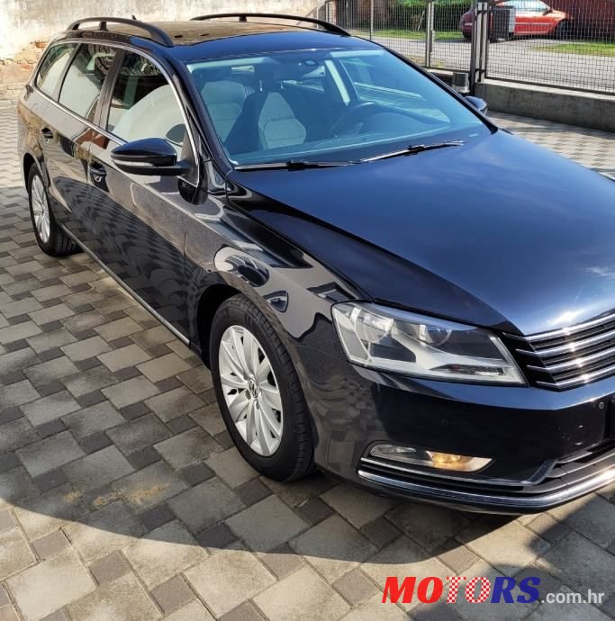 2010' Volkswagen Passat Variant photo #6