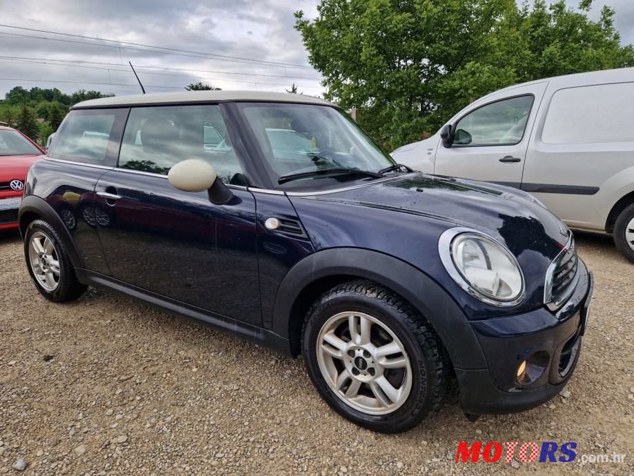 2013' MINI Cooper D photo #5