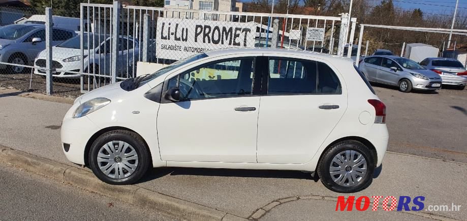 2011' Toyota Yaris photo #6