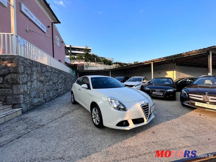 2012' Alfa Romeo Giulietta photo #6