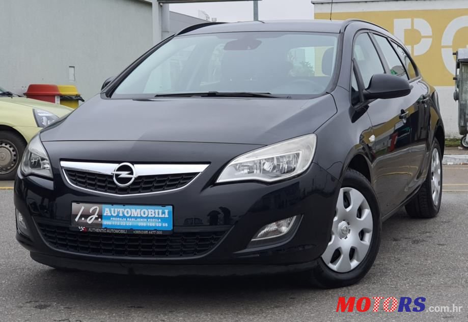 2011' Opel Astra Karavan photo #2