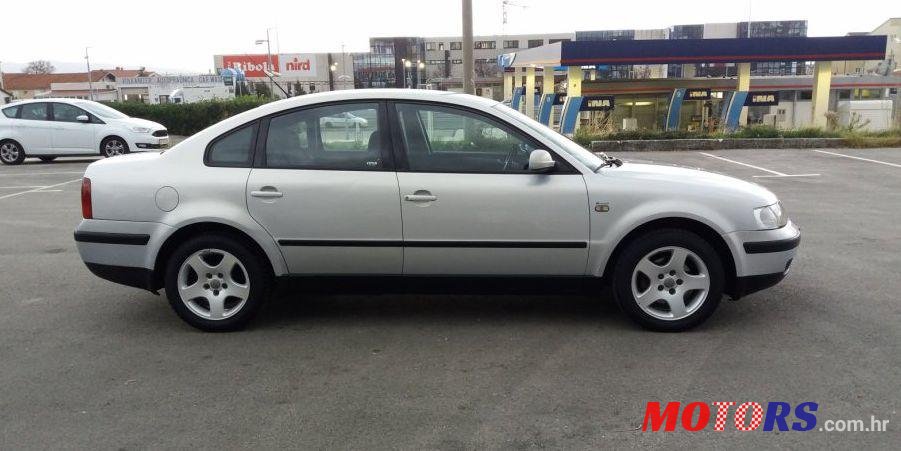 1999' Volkswagen Passat photo #1