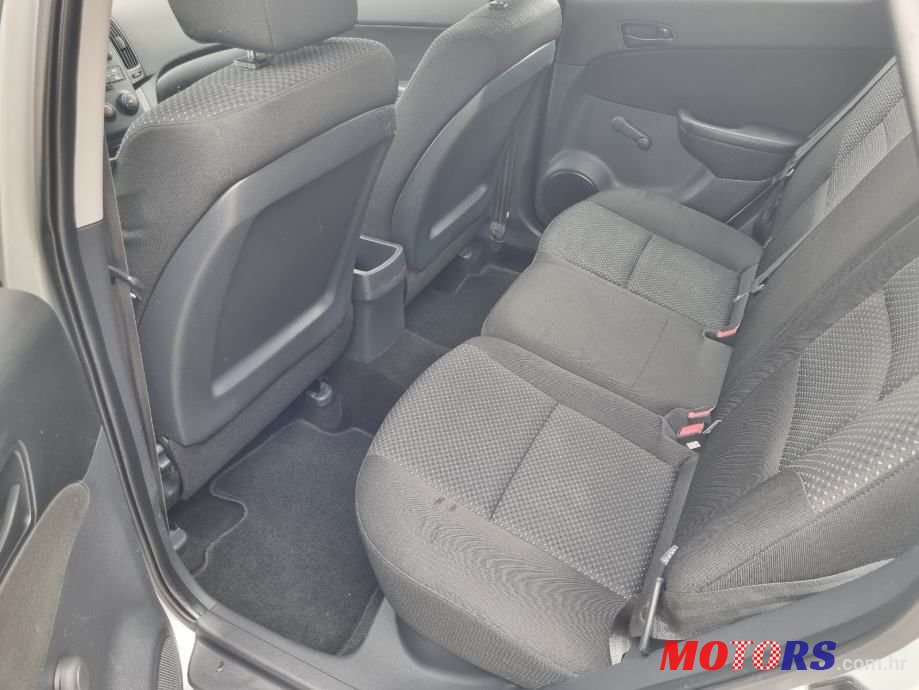 2009' Hyundai i30 1,4 photo #3