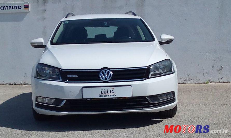 2012' Volkswagen Passat Variant photo #1