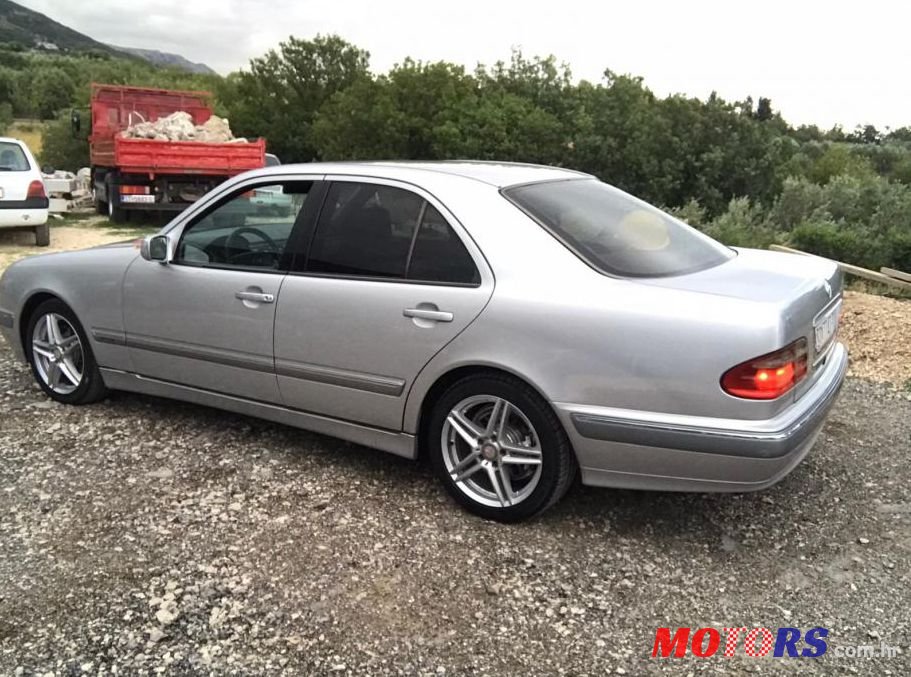 1999' Mercedes-Benz E-Klasa 220 photo #1