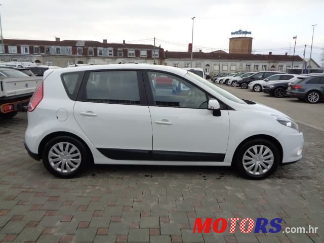 2010' Renault Scenic 1,5 Dci photo #4