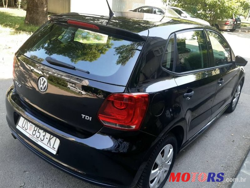 2011' Volkswagen Polo photo #5