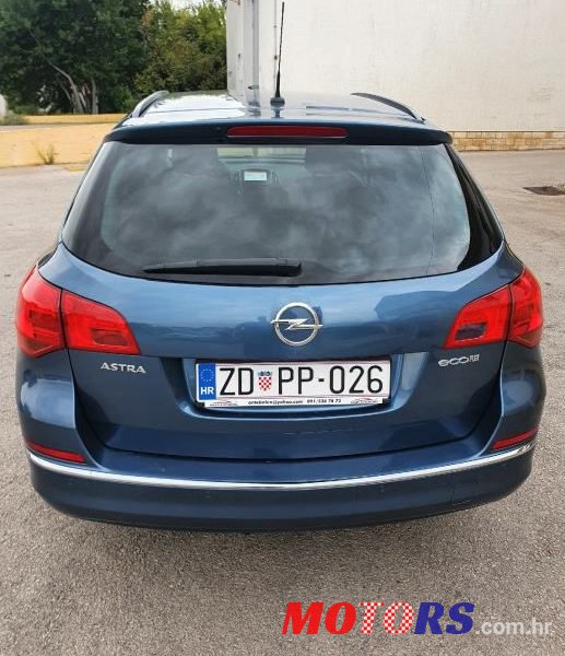 2015' Opel Astra Karavan photo #4