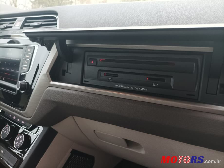 2016' Volkswagen Touran 2,0 Tdi Bmt photo #6