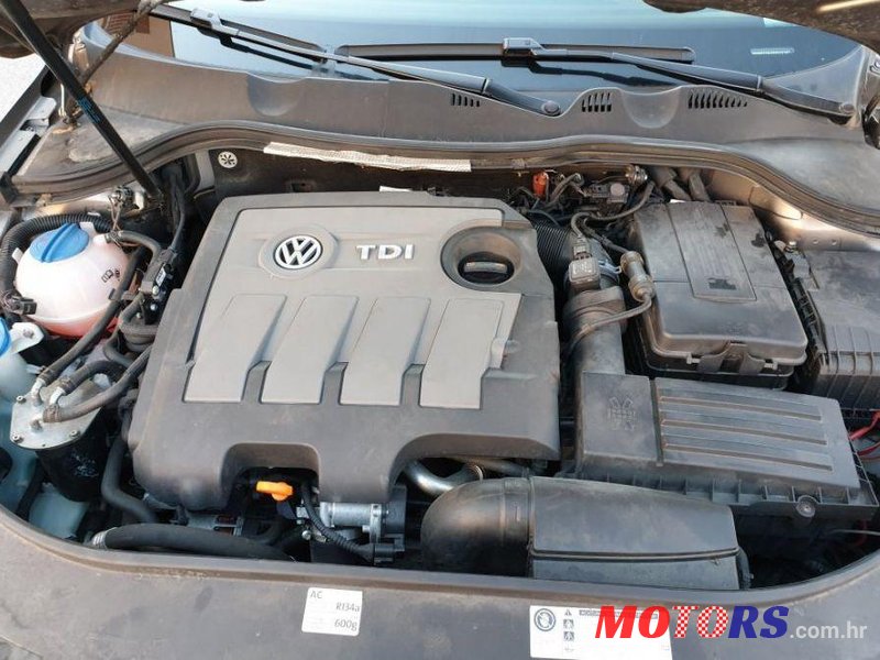 2012' Volkswagen Passat Variant photo #1