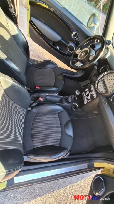 2010' MINI Cooper photo #2