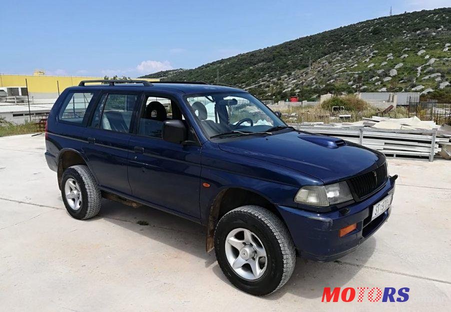 1999' Mitsubishi Pajero Sport photo #1