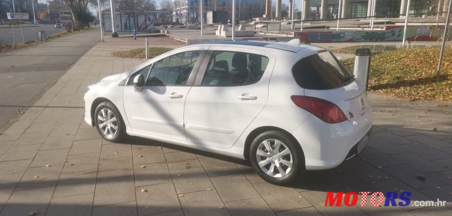 2012' Peugeot 308 photo #3