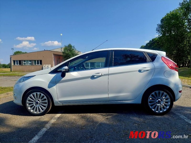 2010' Ford Fiesta photo #2