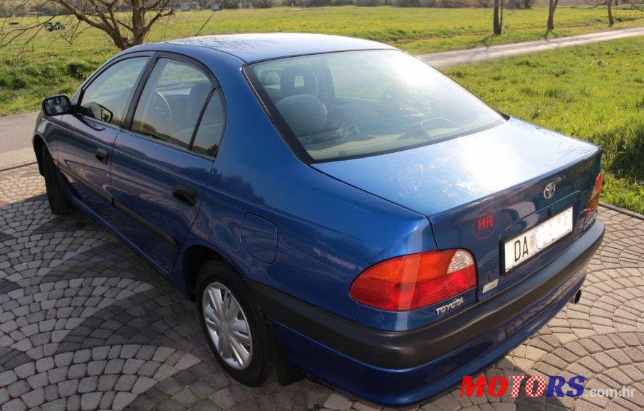 1998' Toyota Avensis 1,6 I photo #1
