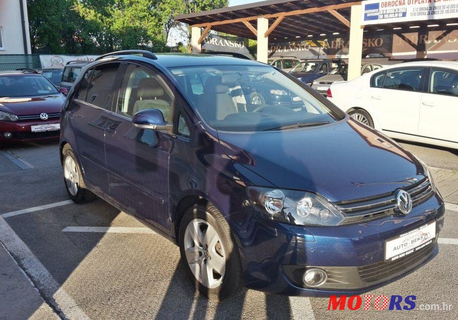 2010' Volkswagen Golf Plus photo #1