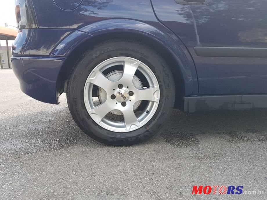 2008' Opel Astra photo #5