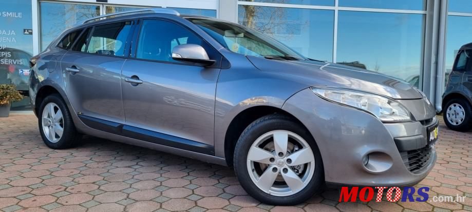 2010' Renault Megane Grandtour photo #3