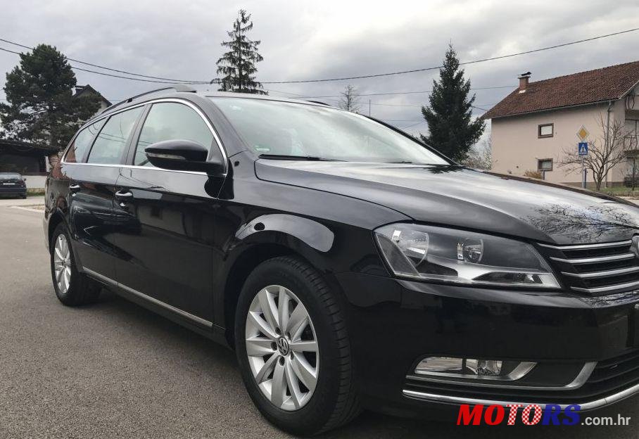 2013' Volkswagen Passat Variant photo #2