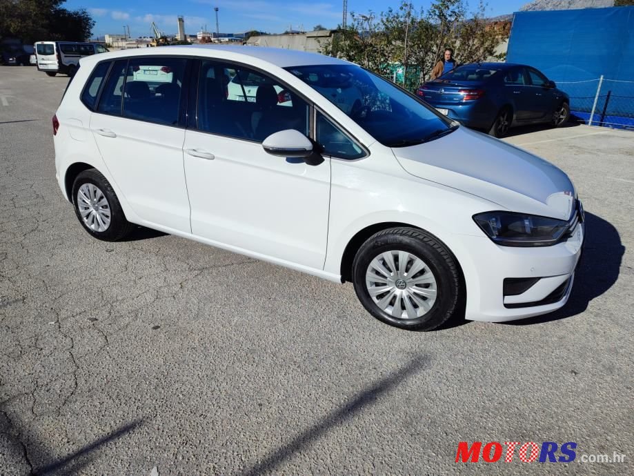 2016' Volkswagen Golf Plus photo #3