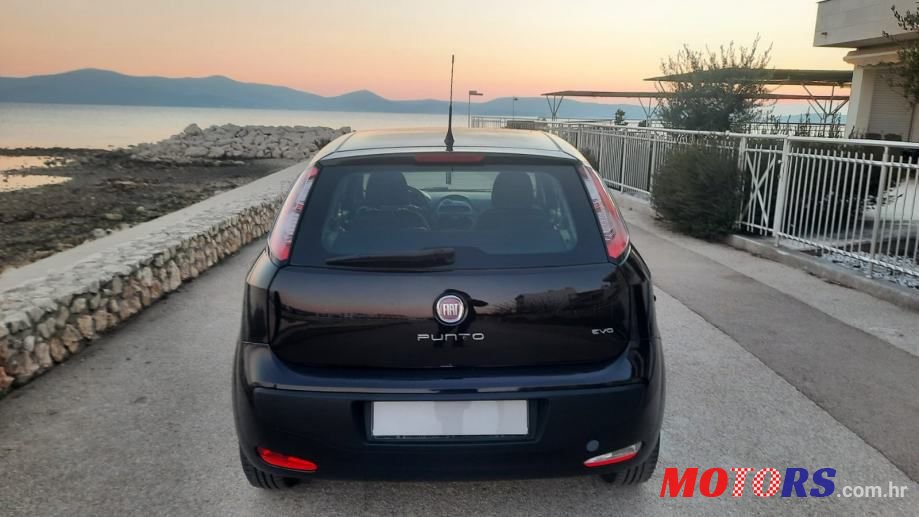 2011' Fiat Punto Evo photo #4