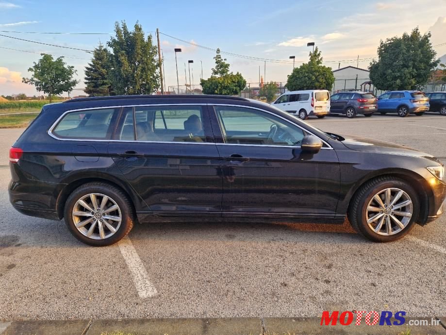 2019' Volkswagen Passat Variant photo #2