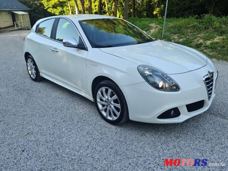 2011' Alfa Romeo Giulietta photo #1