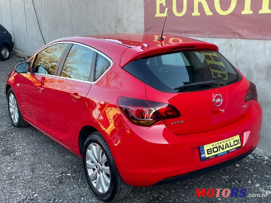 2010' Opel Astra photo #5