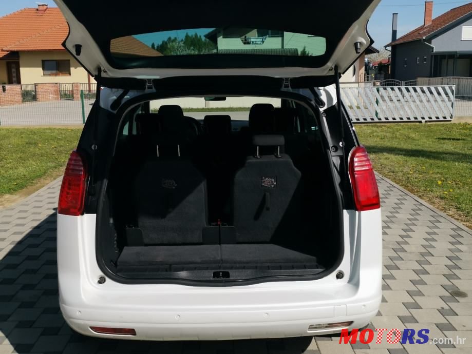 2011' Peugeot 5008 1,6 Hdi photo #6