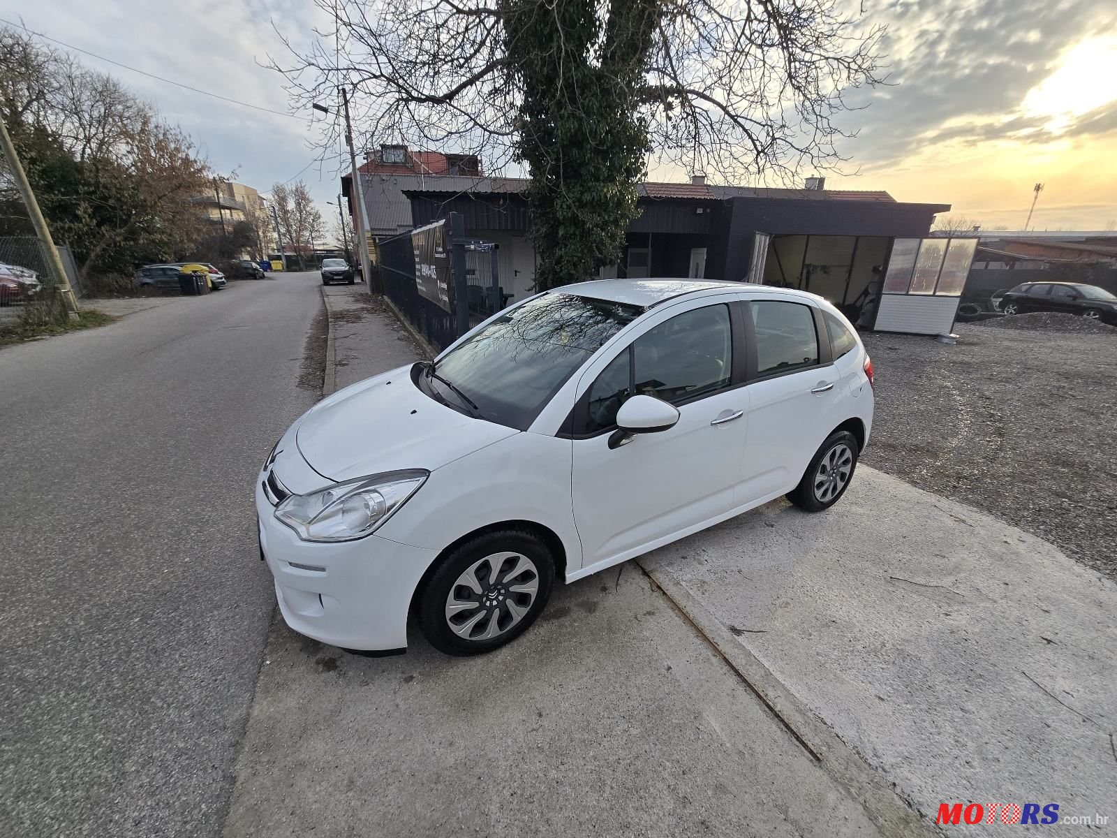 2015' Citroen C3 1.6 Hdi photo #3